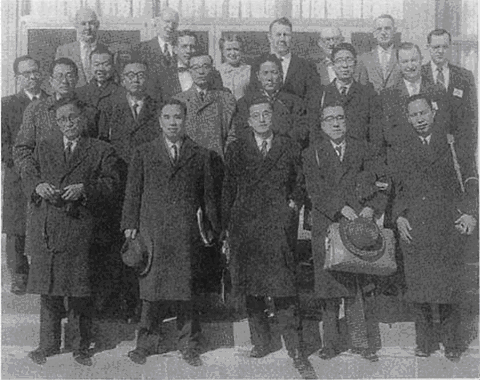 Japanese Productivity Centers QC Study Mission ในสหรัฐเมริกา ที่ โรงงาน Allentown Plant ของ Western Electric  ถ่ายเมื่อปี 1965  ดร.อิชิกาวา เป็นรองหัวหน้าคณะ     