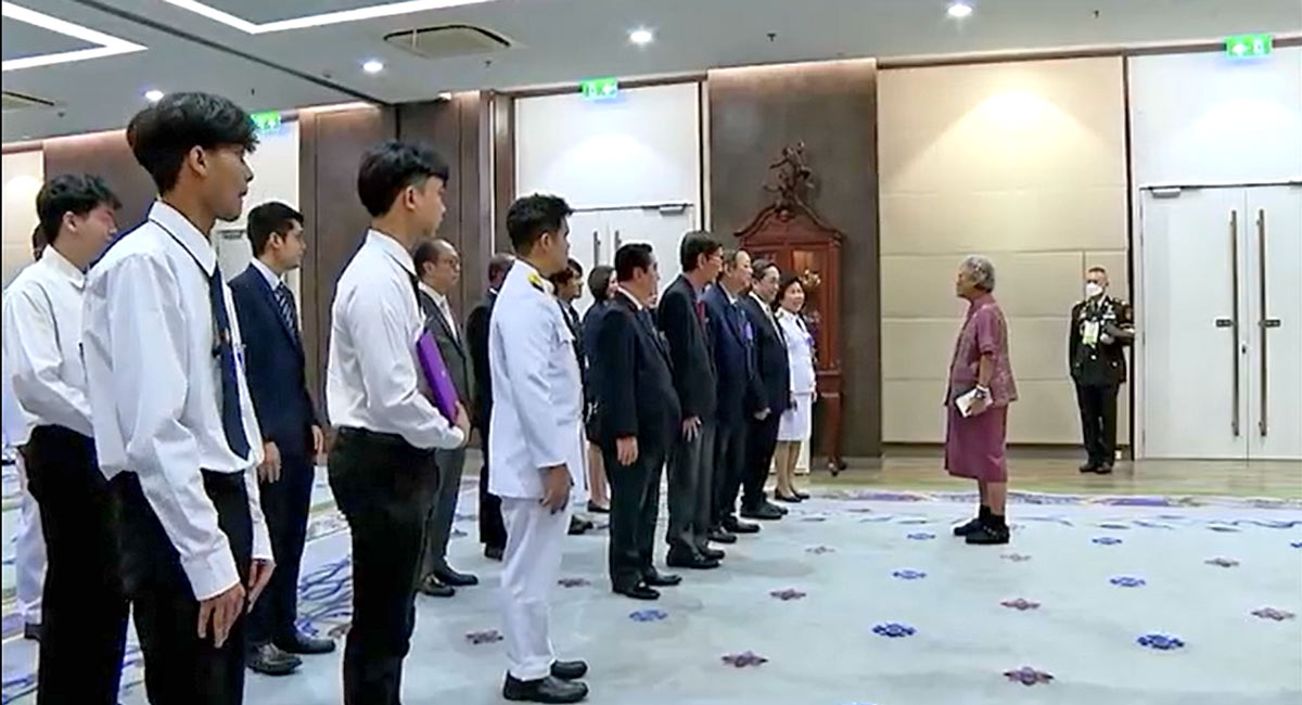 ส.ส.ท. ได้รับพระมหากรุณาธิคุณอย่างหาที่สุดมิได้ จากสมเด็จพระกนิษฐาธิราชเจ้า กรมสมเด็จพระเทพรัตนราชสุดา ฯ สยามบรมราชกุมารี พระราชทานพระราชวโรกาสให้ คณะผู้จัดการแข่งขันหุ่นยนต์ ส.ส.ท. ชิงแชมป์ประเทศไทย ประจำปี 2567 ร่วมเข้าเฝ้าทูลละอองพระบาท ณ วังสระปทุม