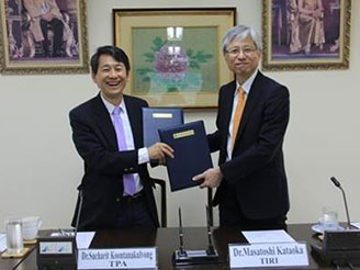     รศ.ดร.สุจริต คูณธนกุลวงศ์ นายกสมาคมส่งเสริมเทคโนโลยี (ไทย-ญี่ปุ่น) / ส.ส.ท. ลงนามบันทึกข้อตกลงความร่วมมือ ร่วมกับ Dr.Masatoshi Kataoka, President Tokyo Metropolitan Industrial Technology Research Institute: TIRI